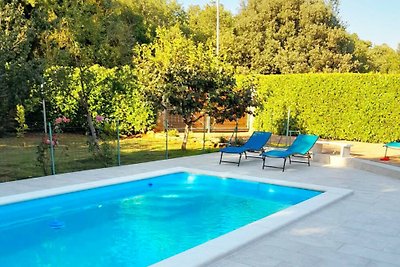 Beautiful Casa Ivana with pool in Pula