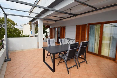 Apartment Paola 1 by Villas Guide