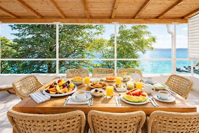 Villa Hemingway beachfront by Villas Guide