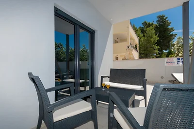 Apartman Mia 3 - Omiš by Villas Guide