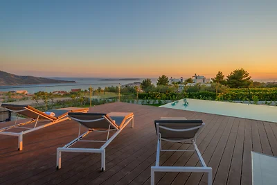 Villa Sunray - Infinity Pool & Sea View