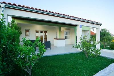 Green Escape Holiday House by Villas Guide