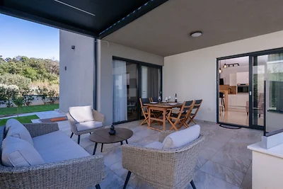 Apartment Megi with Shared Pool & Sea View...