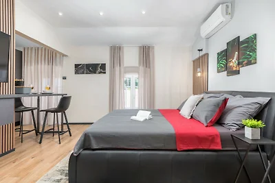 Modern & warm studio near Arena by Villas...