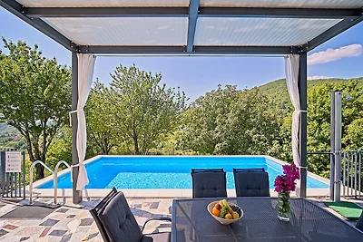 Holiday Home Lipa by Villas Guide