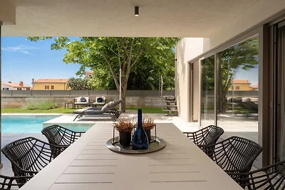 Villa Lipa Tree by Villas Guide