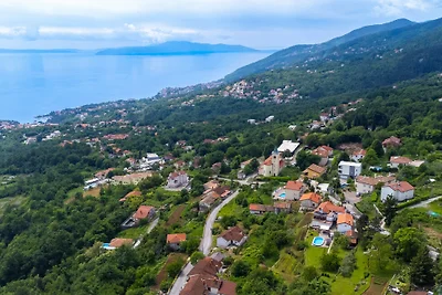 Apartment Daša with pool by Villas Guide