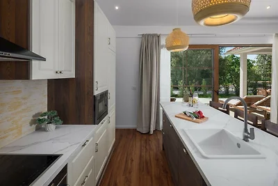Luxury Villa Bay Porto Bus by Villas Guide