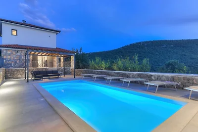 Casa Verde with pool&whirpool by Villas Guide