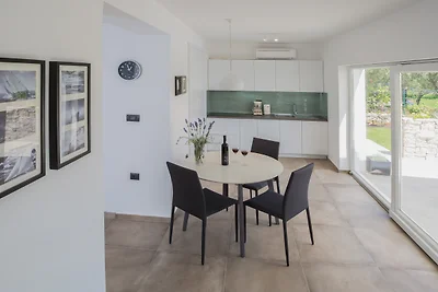 Villa Estate 2 by Villas Guide