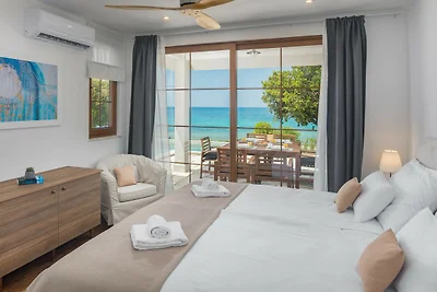 Villa Porto Bus Beachfront by Villas Guide
