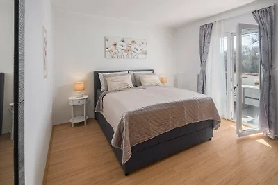 Apartman Ana 2 by Villas Guide