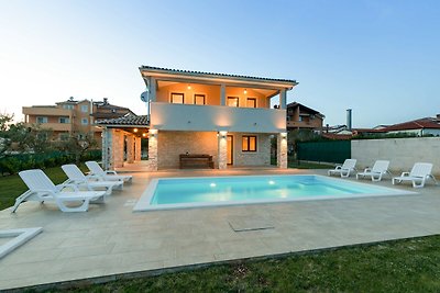 Activity villa Angelina with pool in Novigrad