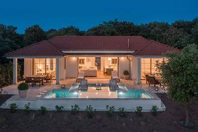 Villa Porto Bus Beachfront by Villas Guide