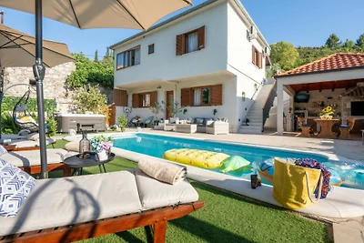 Villa Ivona Oslje by Villas Guide