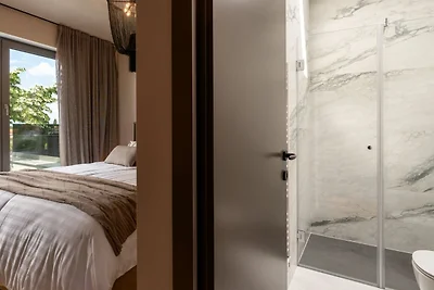 Villa Lipa Tree by Villas Guide