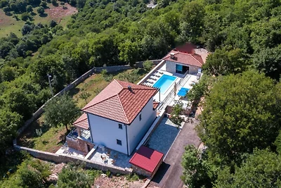 Casa Verde with pool&whirpool by Villas Guide