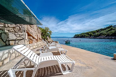 APARTMAN ÐONI 2 by Villas Guide