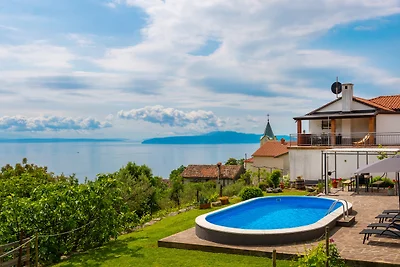 Apartment Daša with pool by Villas Guide
