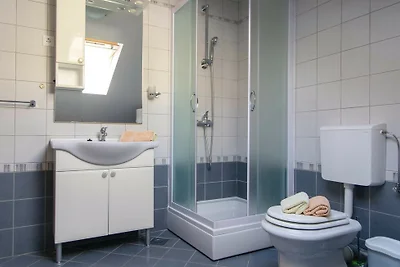 Apartman Mario with pool by Villas Guide