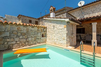 Beautiful Villa Andoro with pool in Vrsar