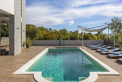 Holiday Home Legara with pool by Villas Guide