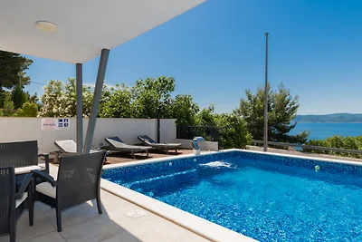 Apartman Mia 4 - Omiš by Villas Guide