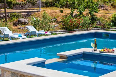 Villa Olive by Villas Guide