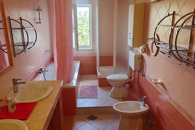 Flora Apartment with pool by Villas Guide