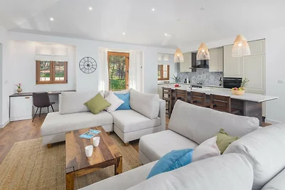 Villa Porto Bus Beachside by Villas Guide