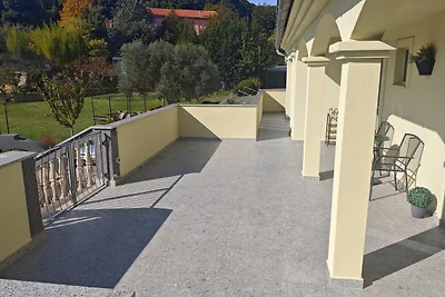 Flora Apartment with pool by Villas Guide