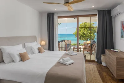 Villa Porto Bus Beachfront by Villas Guide