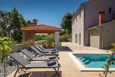 Family villa Casa San Vital with pool in...