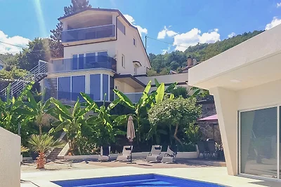 Villa Eduarda pool&whirpool by Villas Guide