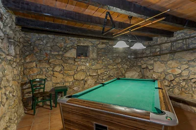 Villa Hidden world with pool by Villas Guide