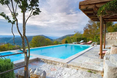 House sound of nature by Villas Guide