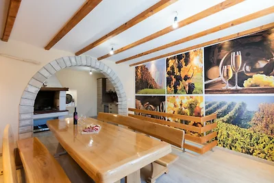 Studio Apartman Mia 1 - Omiš by Villas Guide