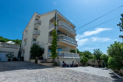 Apartman Lucija 2 by Villas Guide