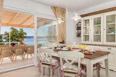 Villa Hemingway beachfront by Villas Guide