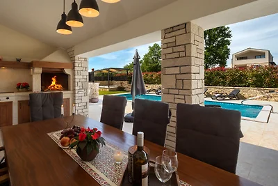 Villa Lori by Villas Guide