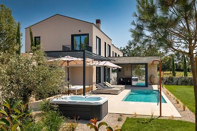 Modern villa Tia I with outdoor pool in Porec