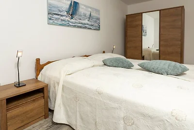 Apartman Komsic by Villas Guide