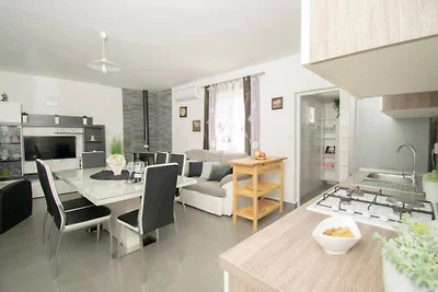 Holiday Home Roza by Villas Guide