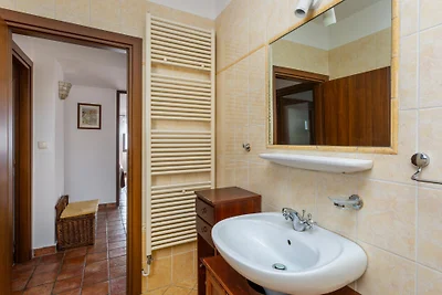 Apartment Daša with pool by Villas Guide
