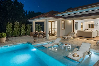 Villa Porto Bus Beachfront by Villas Guide