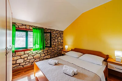 APARTMAN ÐONI 2 by Villas Guide
