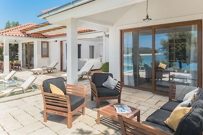Villa Porto Bus Beachside by Villas Guide
