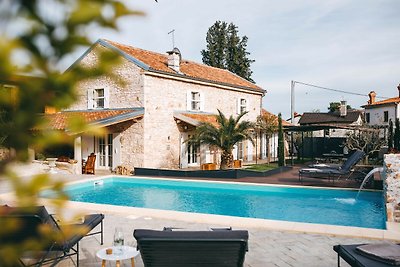 Rustic Villa San Lorenzo with pool in Umag