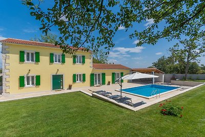 Family villa Corticum Otium with pool in...