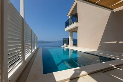 Villa Sole Komarna by Villas Guide